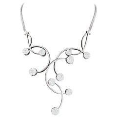 Collier en goutte fantaisie en or blanc 14 carats avec fleur en diamants de 8,00 carats