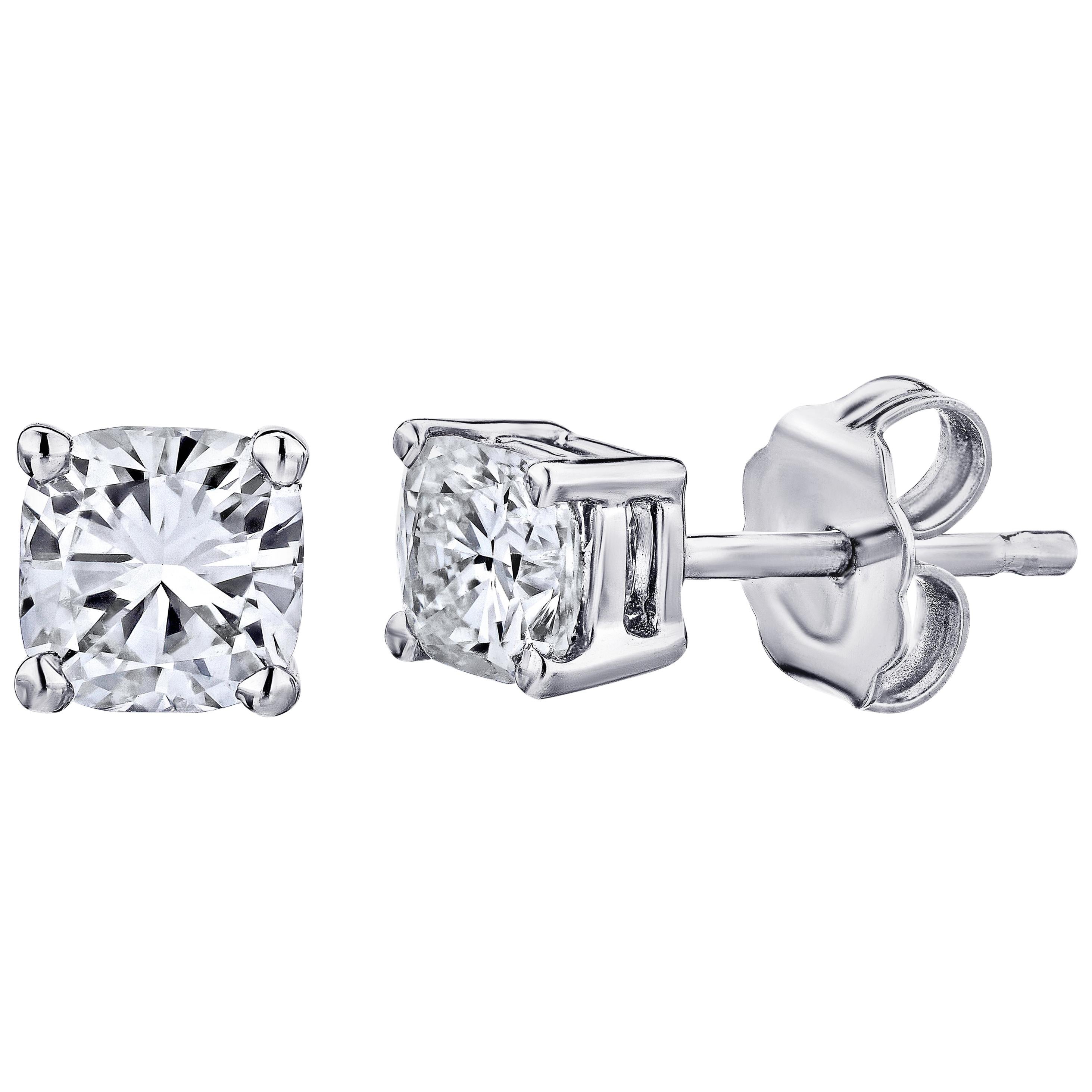 Clous d'oreilles en platine avec diamants taille coussin certifiés GIA de 1,00 carat au total en vente