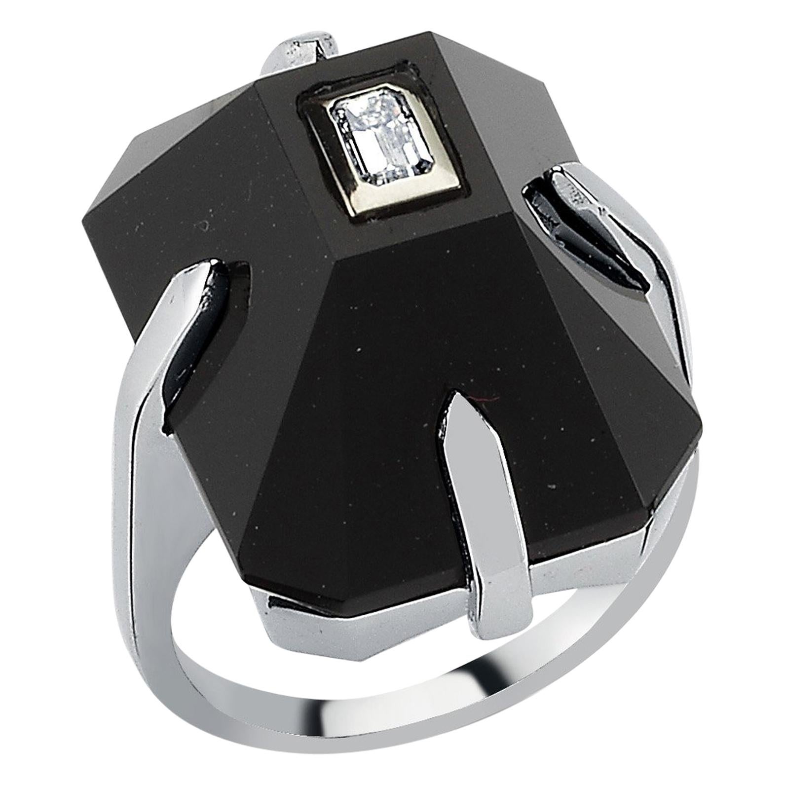 18 Karat White Gold Onyx Gemstone Baguette Tower Cocktail Ring For Sale