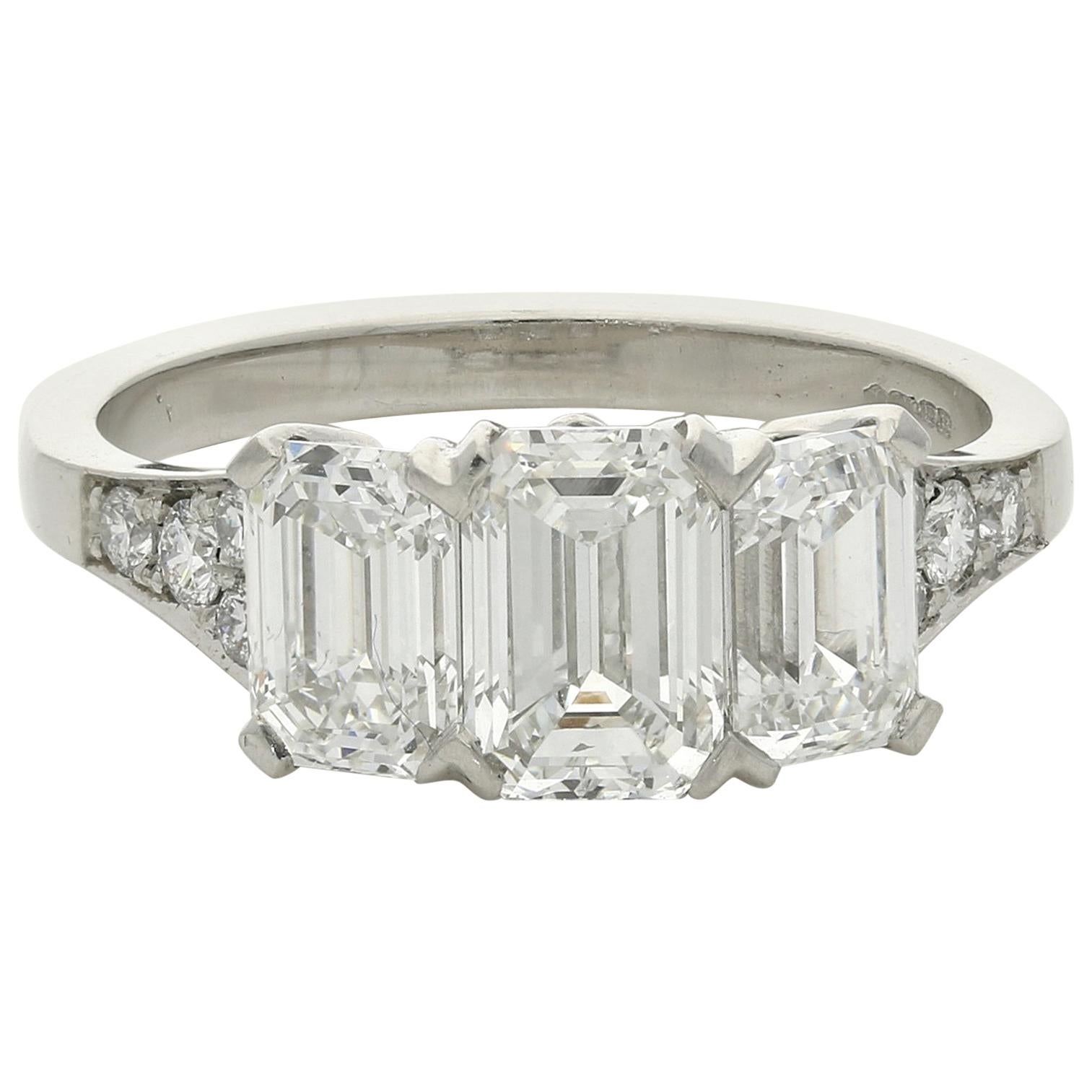 Hancocks Elegant Emerald-Cut Diamond Three-Stone Platinum Ring For Sale