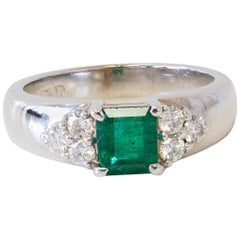 Princess Cut Emerald Centre Stone and Side Diamonds 18 Karat White Gold Ring