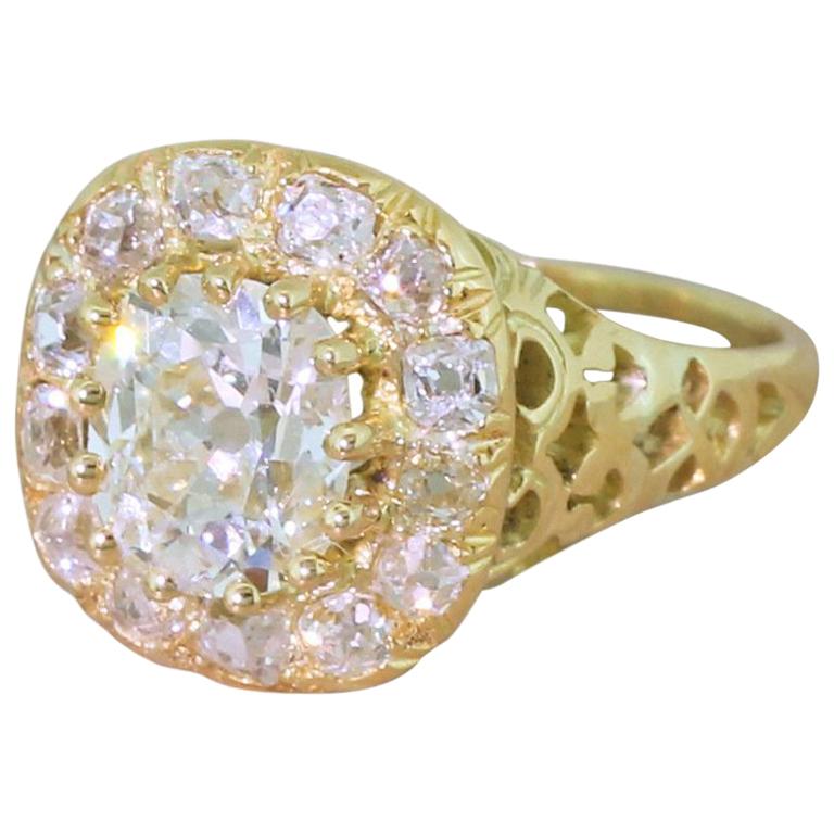 Victorian 2.80 Carat Old Mine Cut Diamond Cluster Ring im Angebot