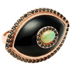 Marlo Laz Bague cocktail Evil Eye en or rose 14 carats avec diamants noirs, onyx noir et opale 