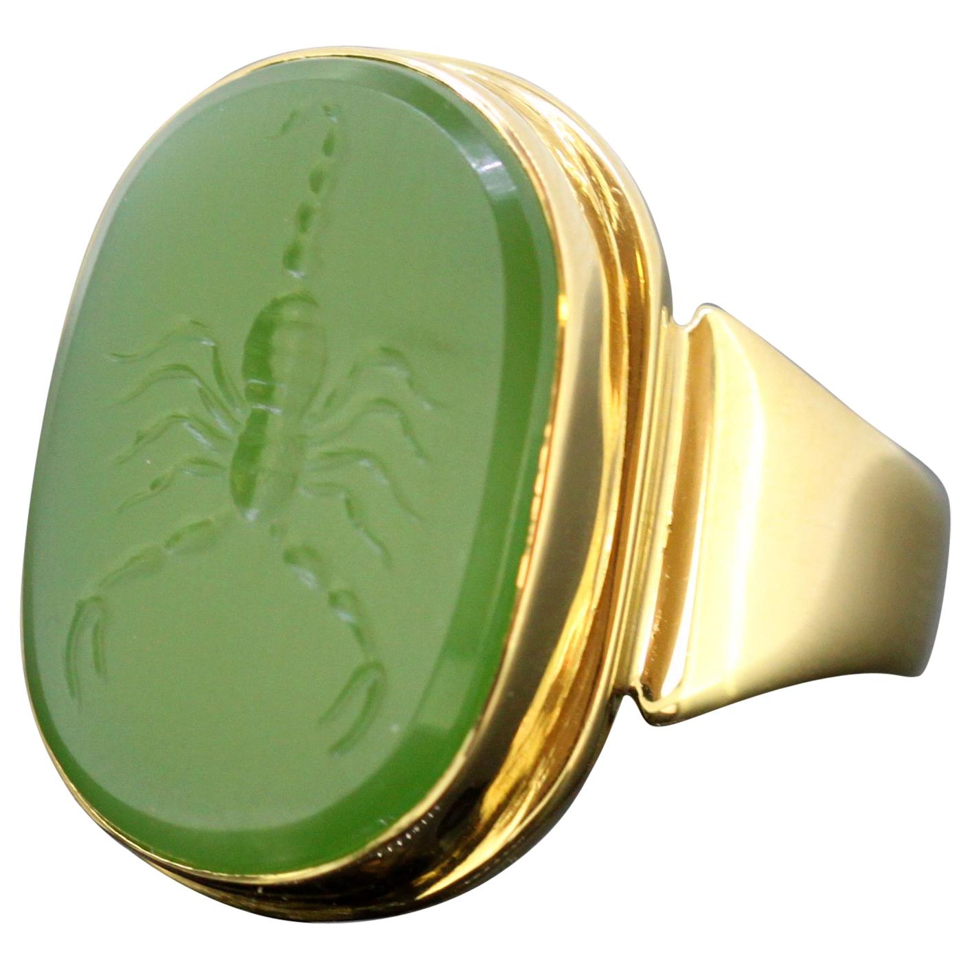 18 Karat Gold Ring with Scorpion / Scorpio Natural Jade Carving