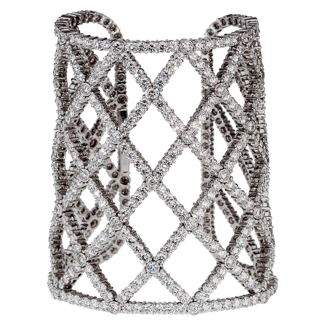 Bracelet manchette Boucheron en or blanc avec 65 carats de diamants