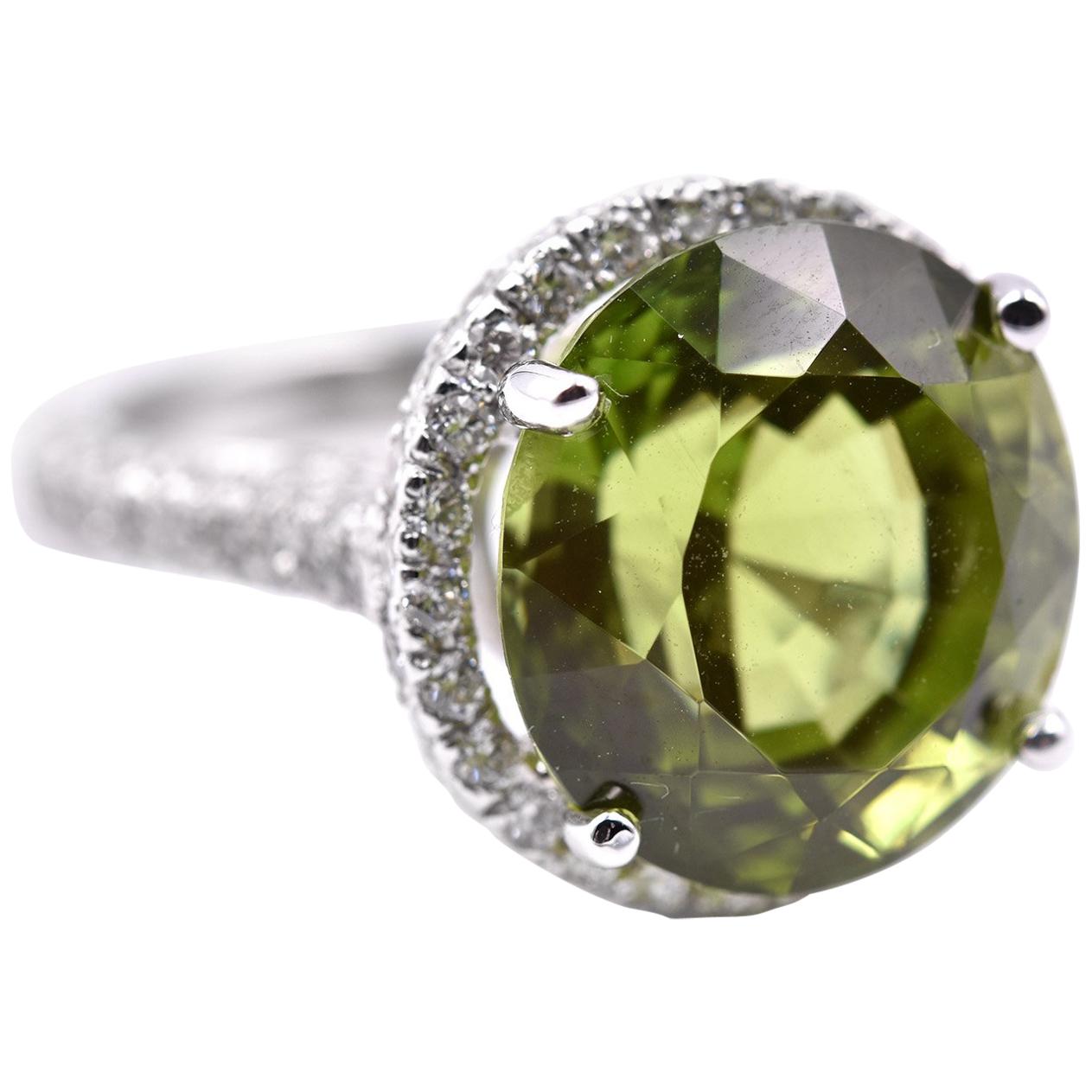 18 Karat White Gold Green Tourmaline and Diamond Ring
