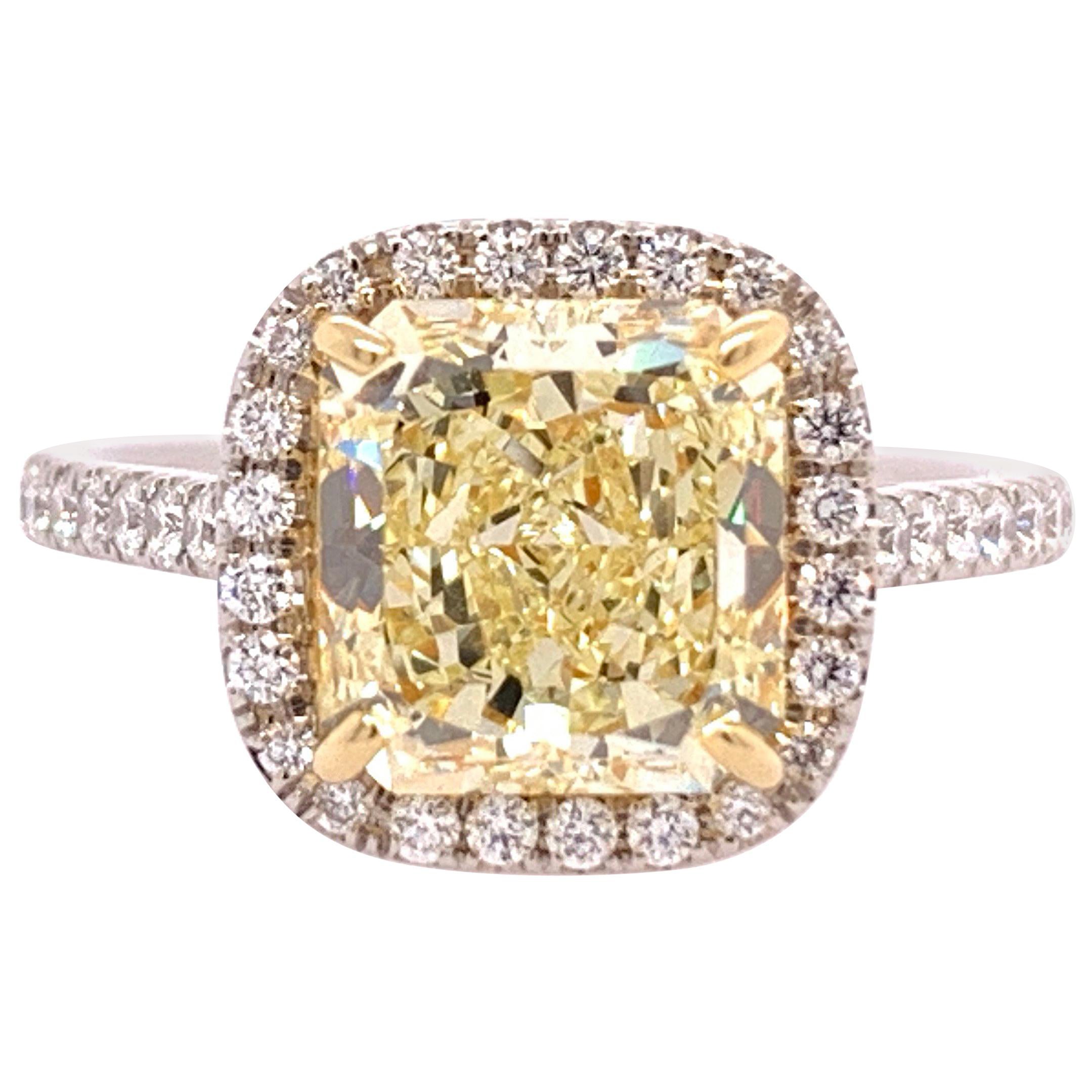 GIA Certified 2.64 Carat Natural Fancy Yellow VVS1 Diamond Plat Engagement Ring For Sale