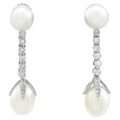 Boucles d'oreilles pendantes en platine avec perles naturelles et diamants antiques