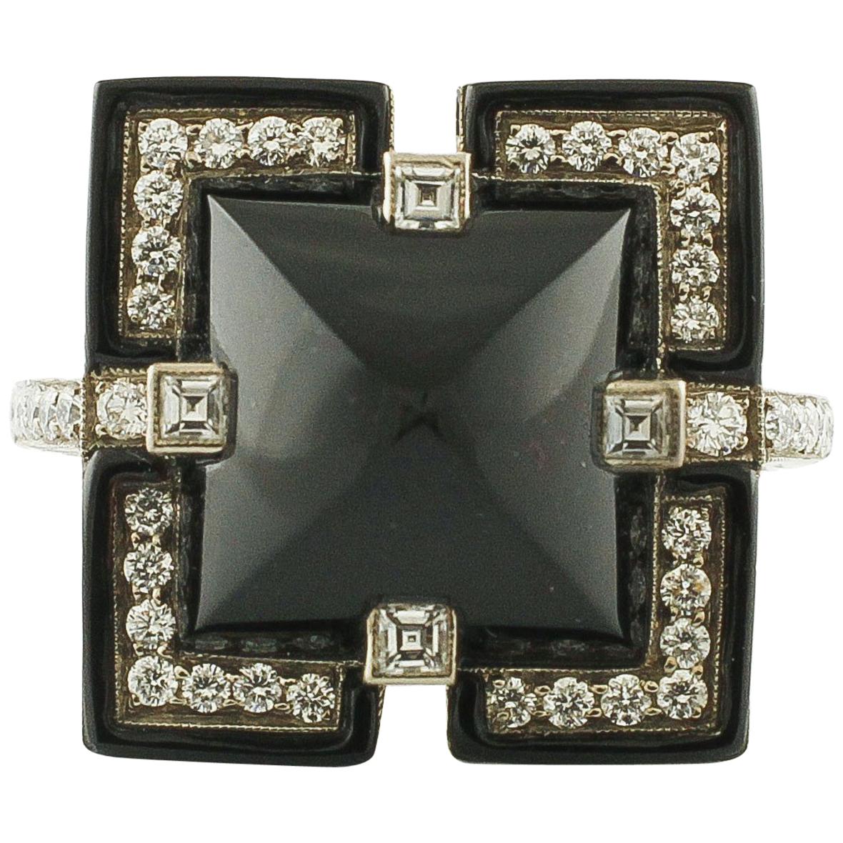 Diamonds Onyx 18 Karat White Gold Fashion Design Ring