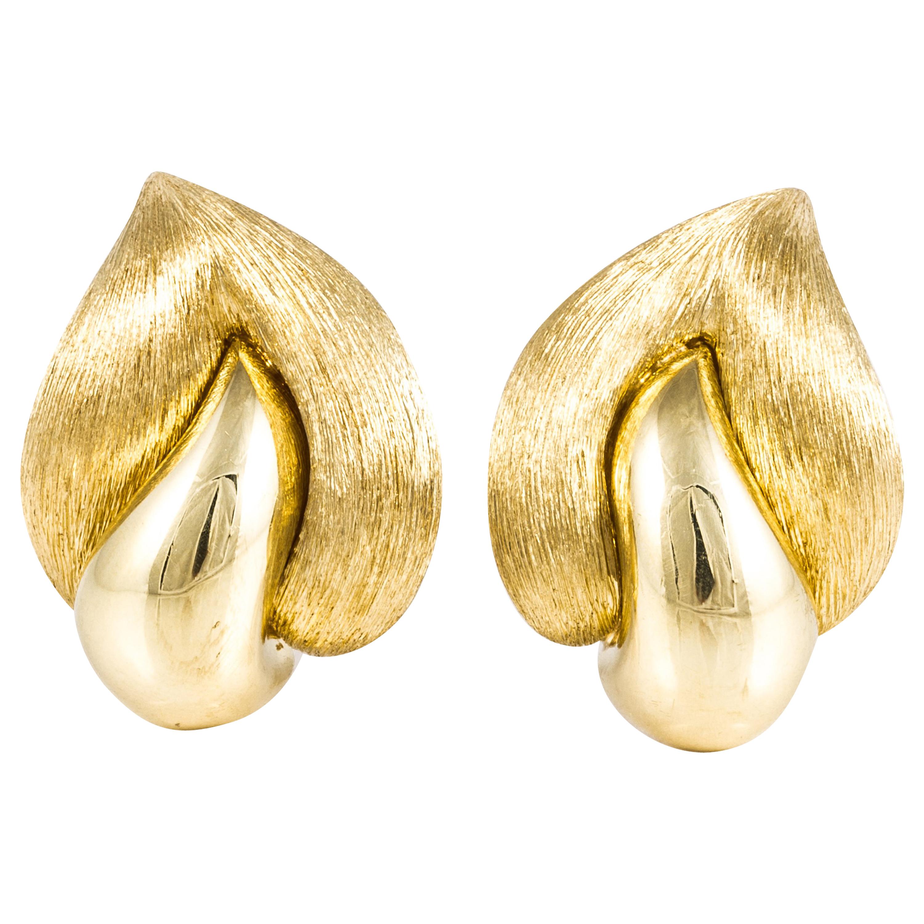 Henry Dunay Sabi Earrings in 18K Gold For Sale