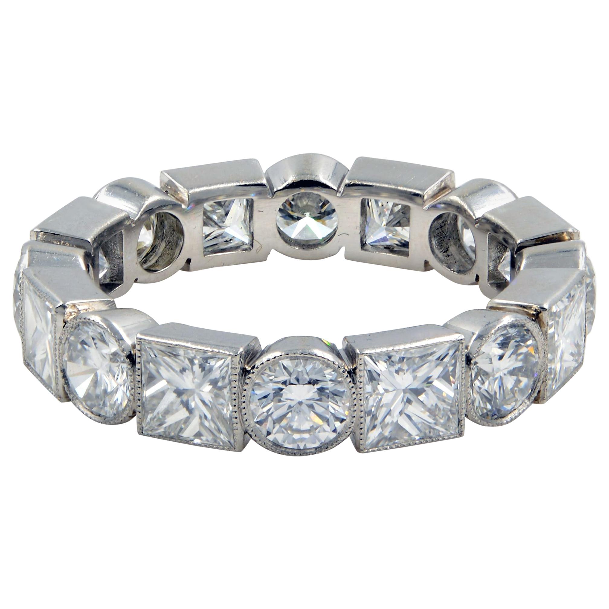 Handgefertigter 4,00 Karat runder Diamantring aus Platin mit Prinzessinnenschliff im Angebot