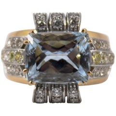 Art Deco Style 7.18 Carat Aquamarine 0.94 Carat Diamond Yellow Gold Ring