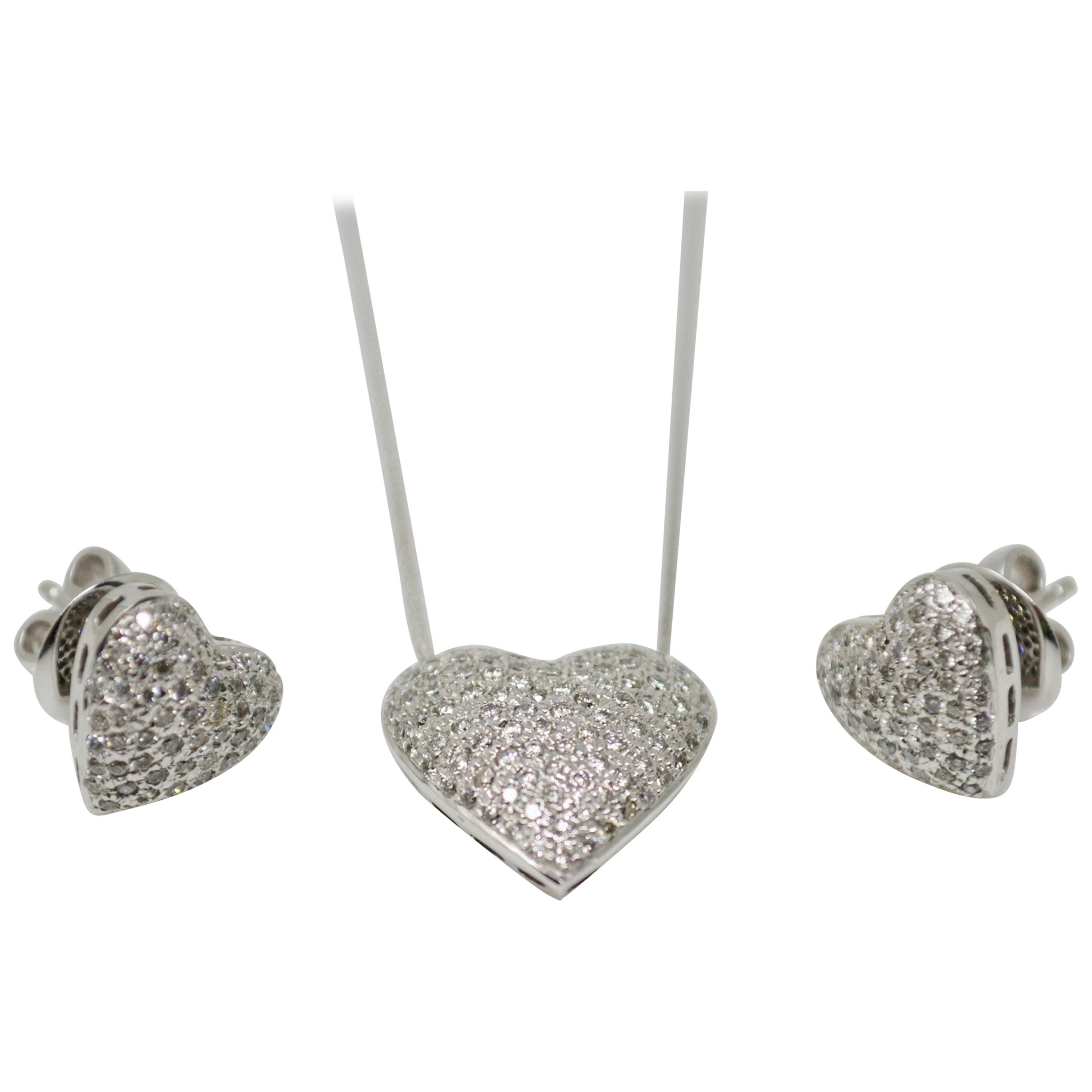 Juego de tres colgantes en forma de corazón con diamantes redondos brillantes blancos de 1,62 quilates