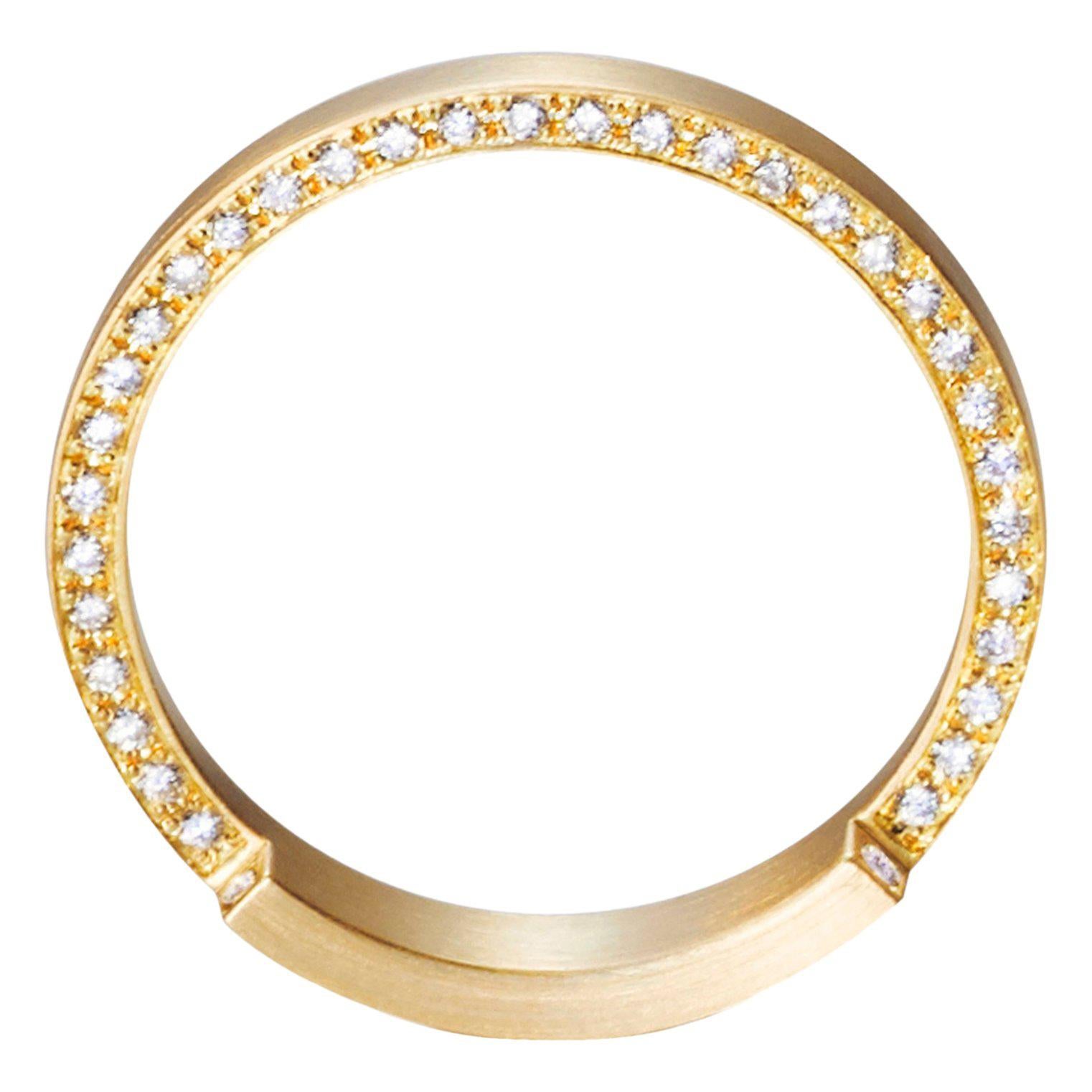 18 Karat Yellow Gold Diamond Ring For Sale