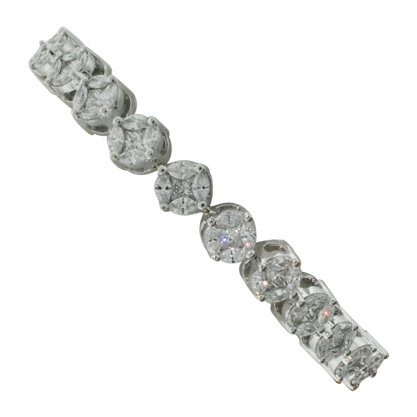 Diamond Tennis Bracelet in Platinum and White Gold 7.20 Carat Petite Size For Sale