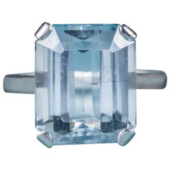 Vintage Art Deco Aquamarine 18 Carat Gold Platinum 9 Carat Aqua, circa 1930 Ring