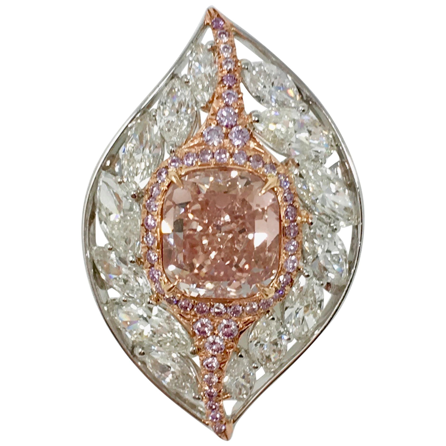 Bague IF en or 18 carats avec diamant taille coussin brillant rose orangé brunâtre fantaisie de 4,10 carats, certifié GIA en vente