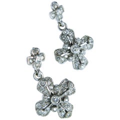 Boucles d'oreilles pendantes platine et diamant