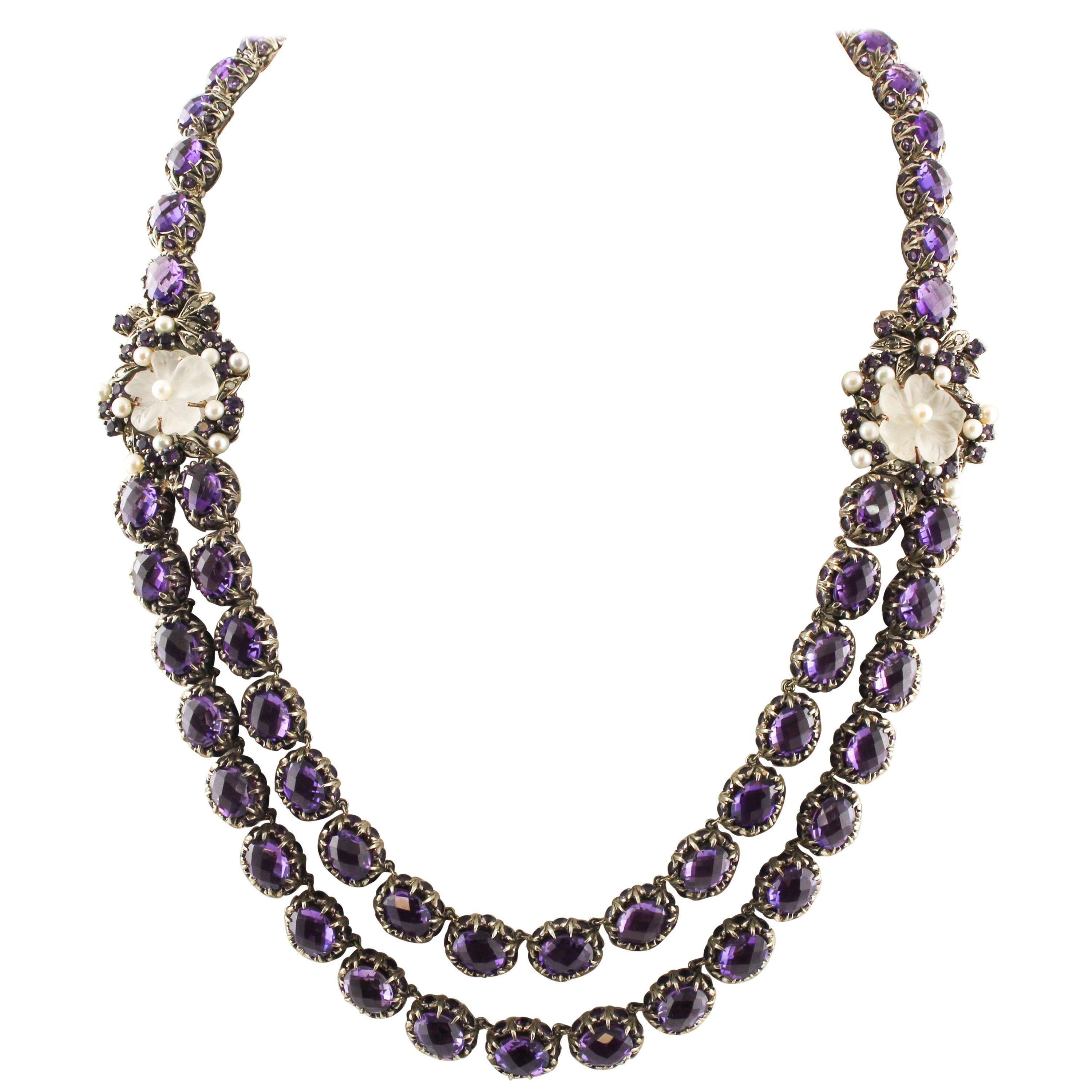 Halskette aus Roségold und Silber mit Diamanten, Amethysten und Bergkristall-Blumen und kleinen Perlen