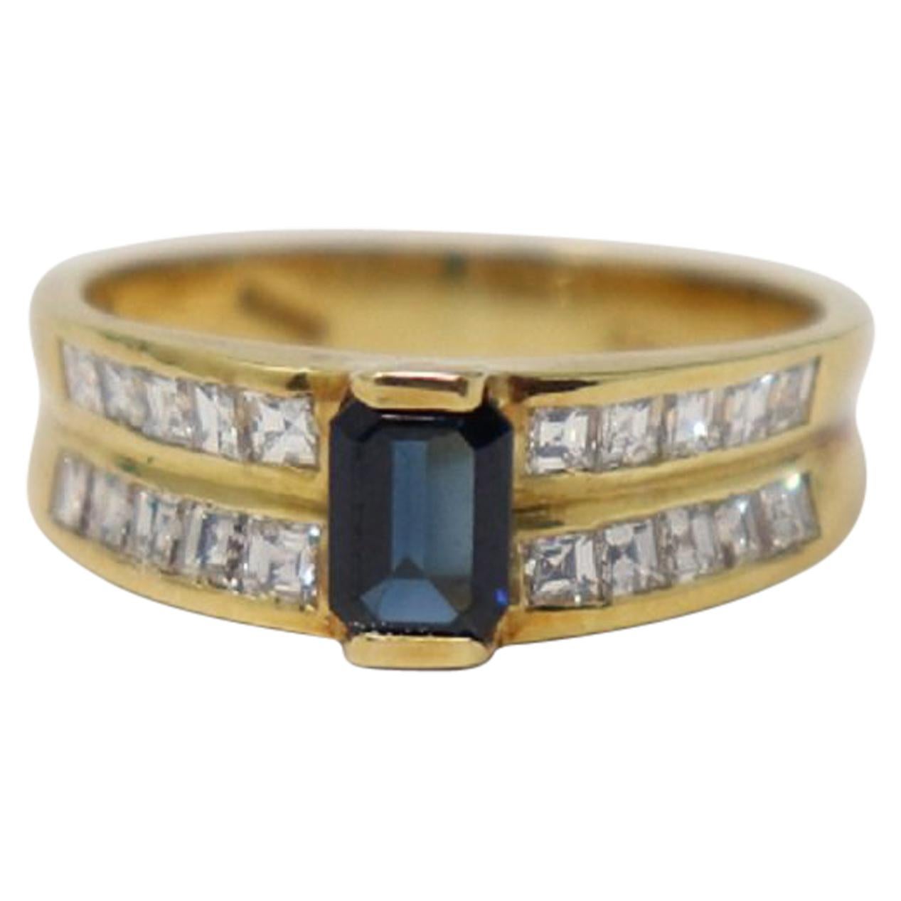 0.70 Carat Blue Sapphire Yellow Gold and Diamonds Wedding or Engagement Ring For Sale