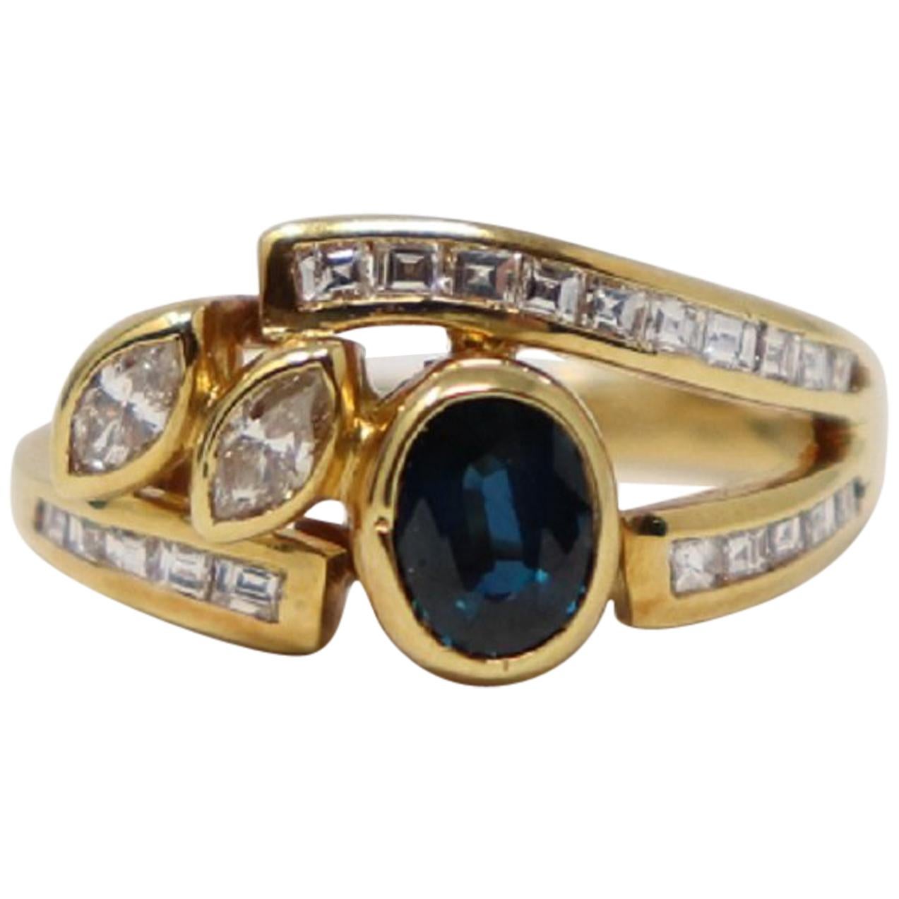 0.70 Carat Blue Sapphire Yellow Gold and Diamonds Wedding or Engagement Ring For Sale