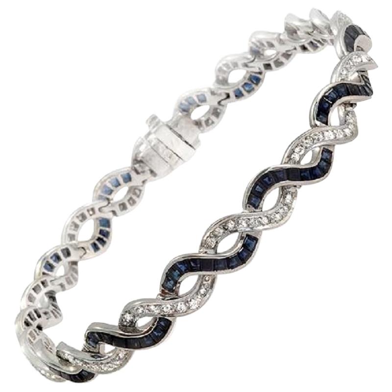 9.59 Carat Natural Blue Sapphire and 0.86 Carat Diamonds 18 Karat Gold Bracelet For Sale