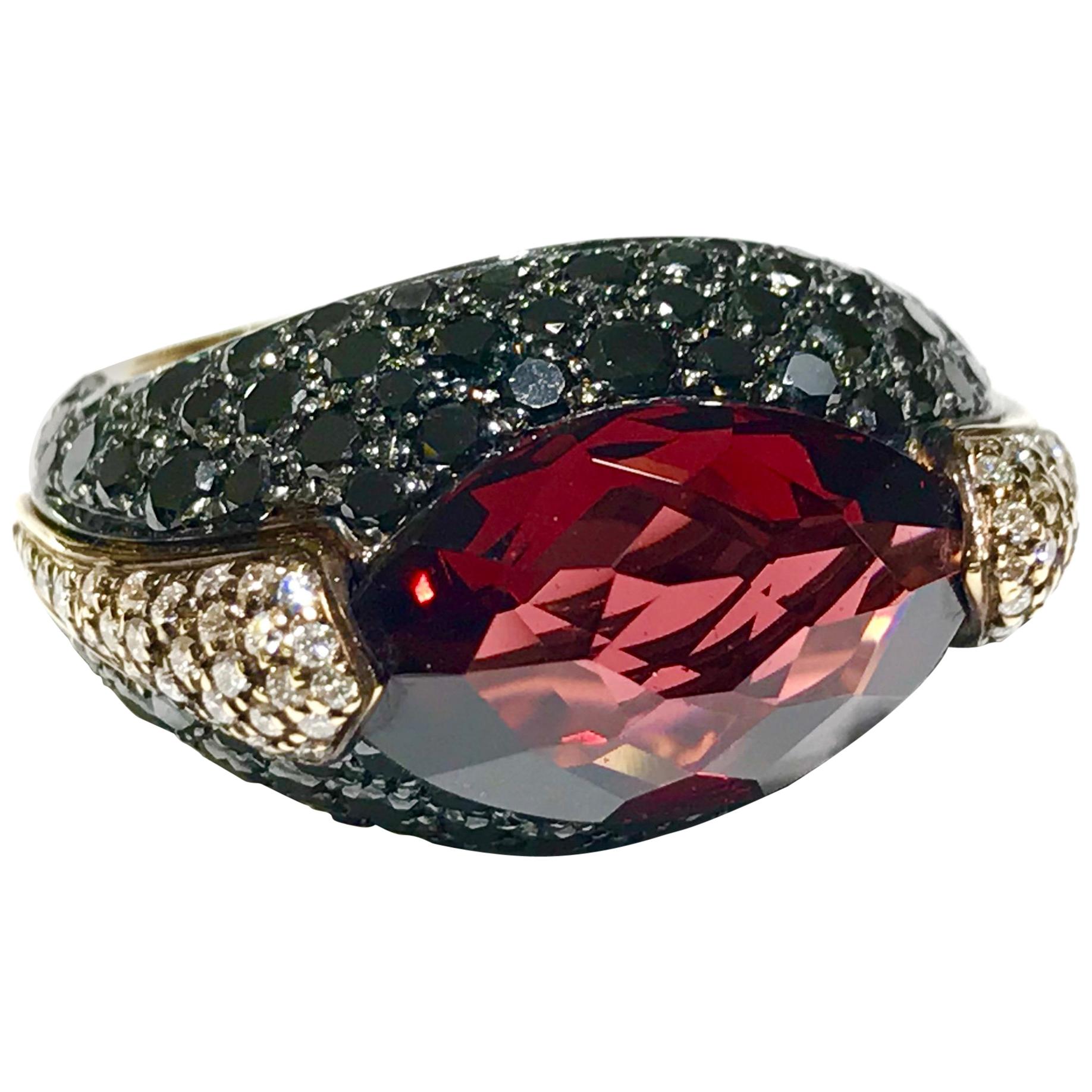 Red Garnet and Diamond Ring Set in 18 Karat Rose Gold For Sale