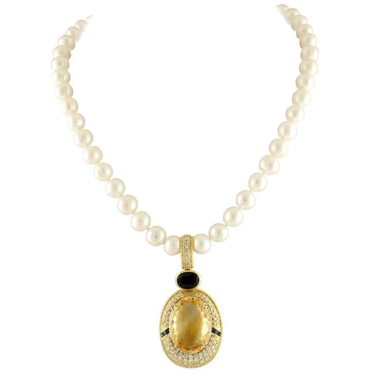 Collier en or avec perles de diamants, topazes et saphirs