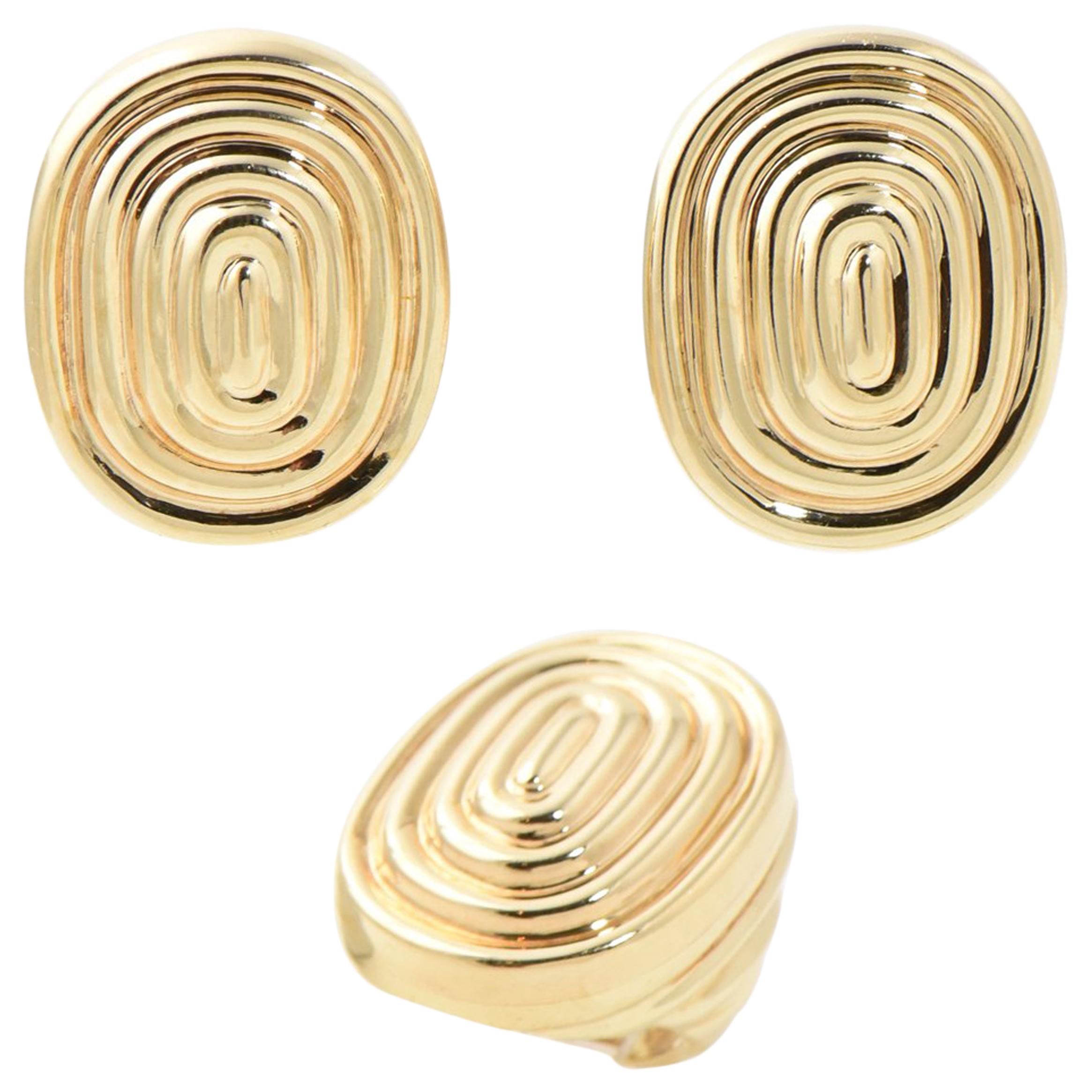 Modern Oval Gold Ridged Fluted Design Earrings and Ring Suite For Sale