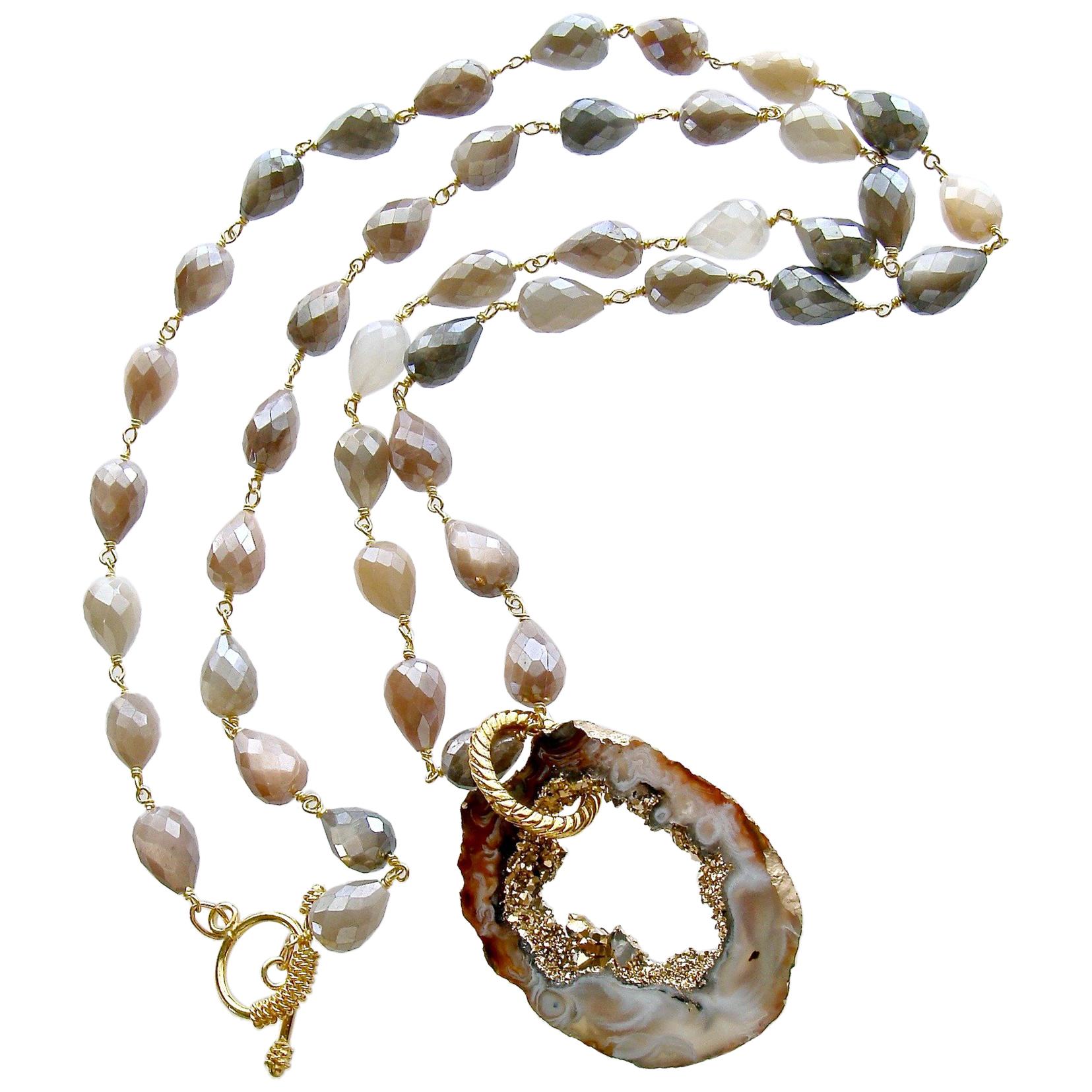 Champagnerfarbene Champagner-Mondstein-Halskette mit abnehmbarem Geode-Slice-Anhänger, Coco-Halskette