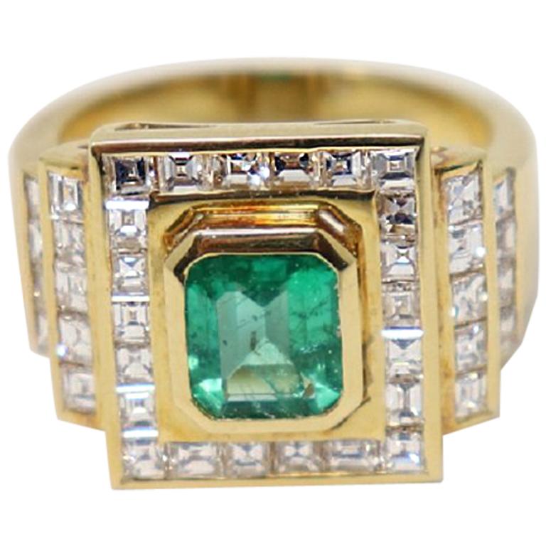1.10 Carat Emerald Yellow Gold and Diamonds Wedding or Engagement Ring For Sale