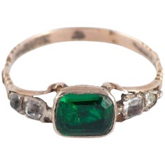 Anello d'oro in pasta trasparente verde antico