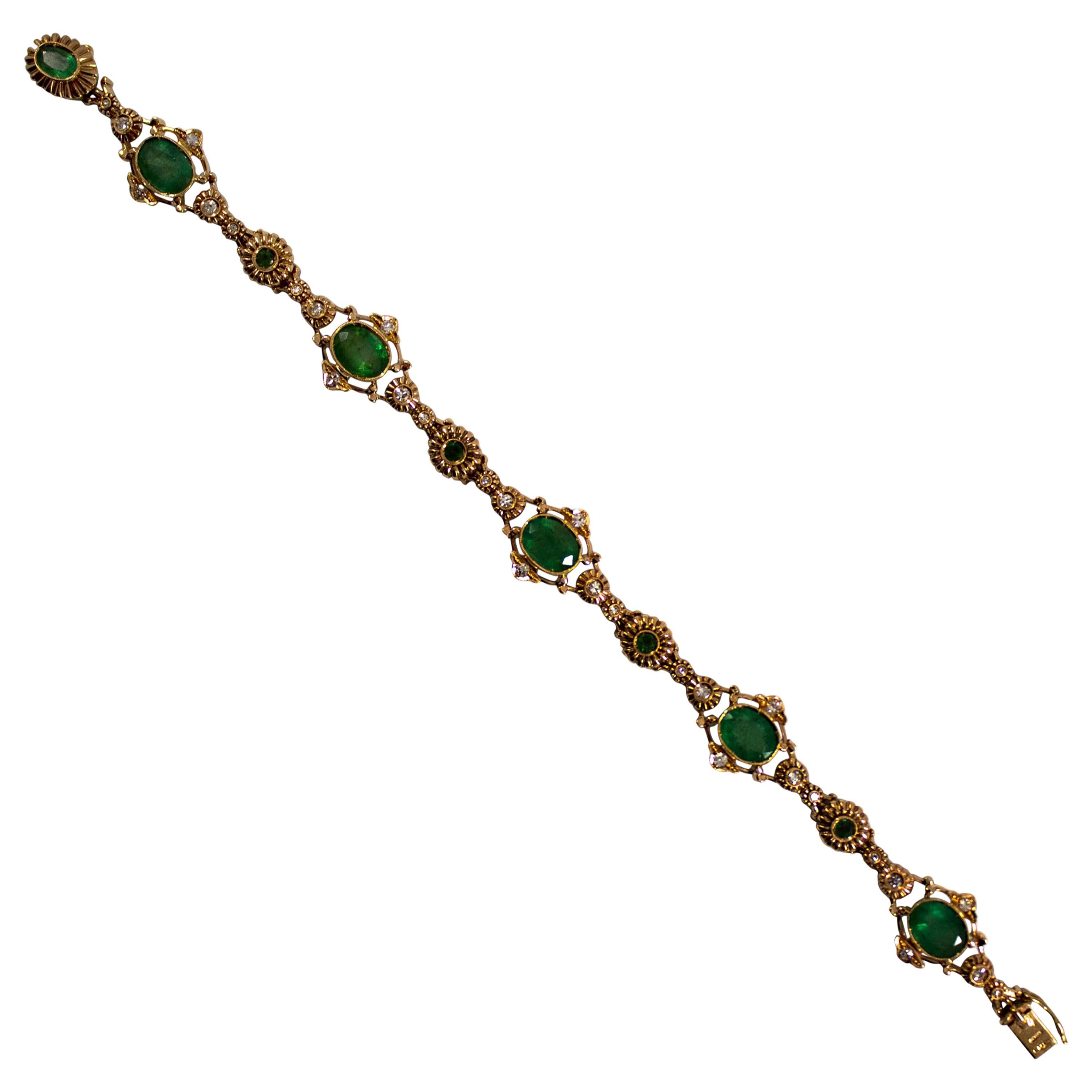 Renaissance 5.70 Carat Emerald 0.50 Carat White Diamond Yellow Gold Bracelet