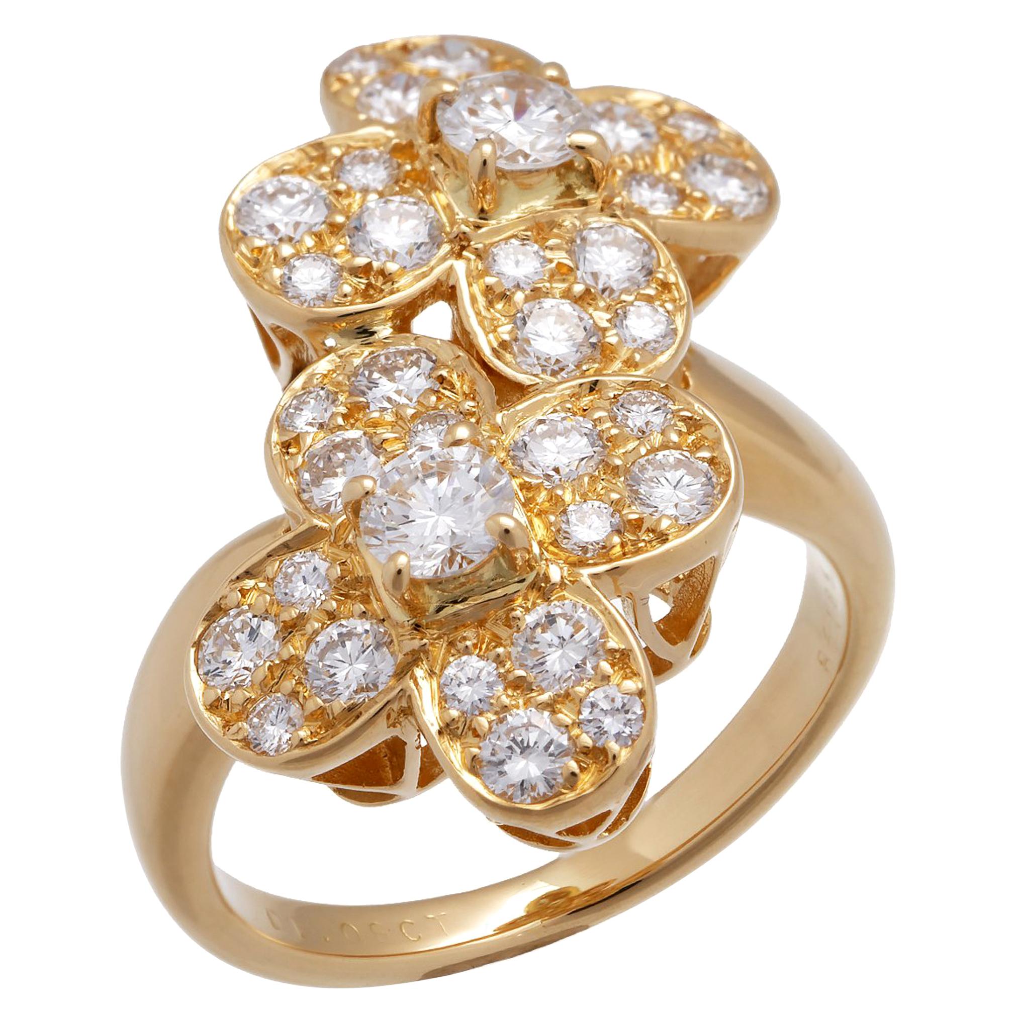 Van Cleef & Arpels 18 Karat Yellow Gold Diamond Trefle Ring