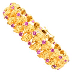 Tiffany & Co. 4.56 Carat Ruby 18 Karat Gold Link Bracelet