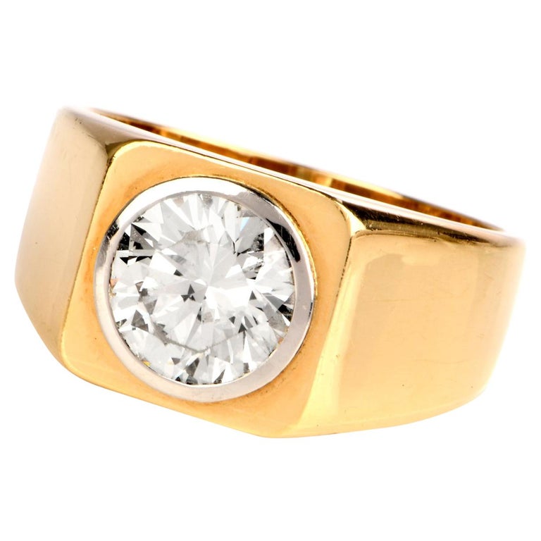 1970s Diamond  18  Karat  Yellow Gold  Signet Men s Ring  For 