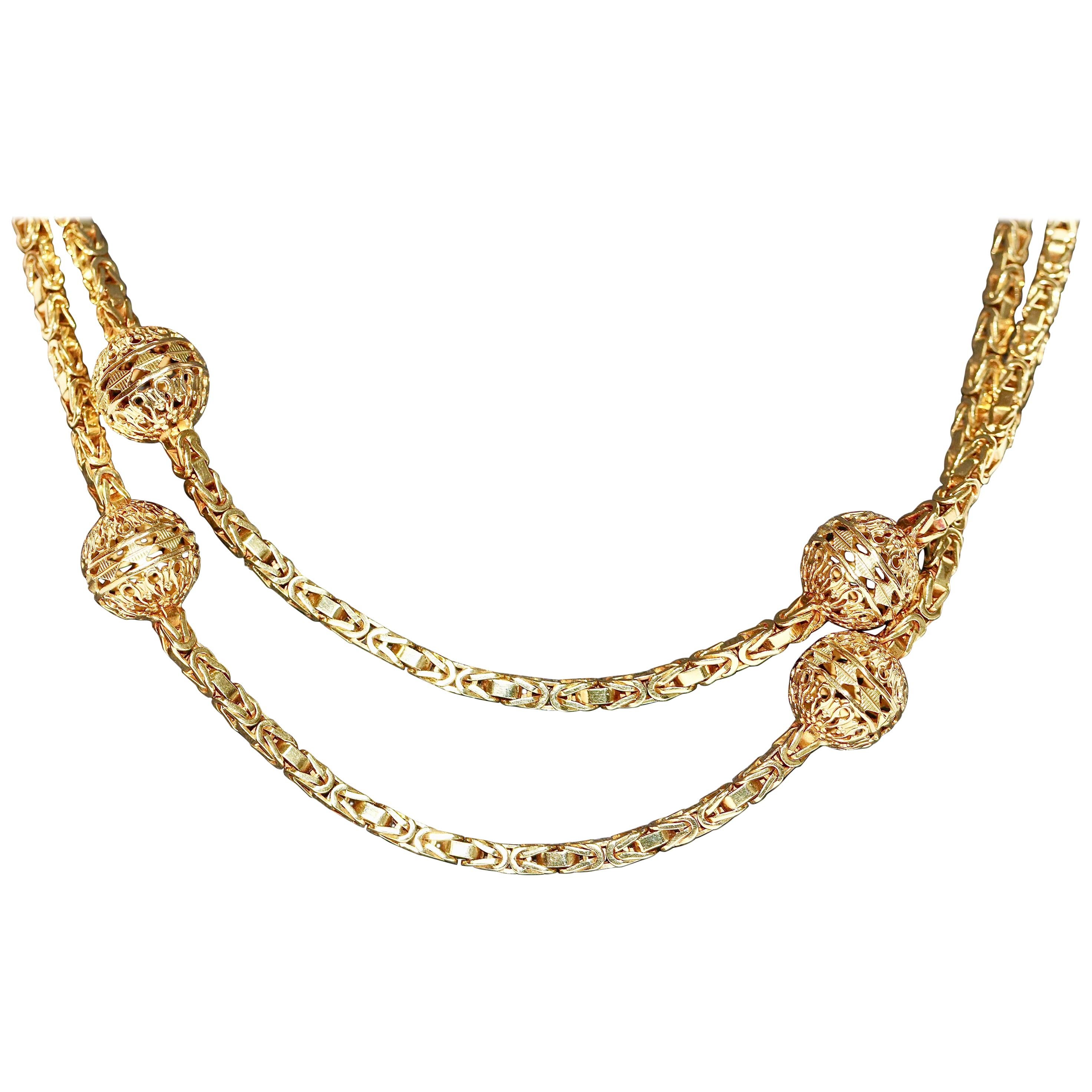 Elegant, Long and Heavy 14 Karat Gold Necklace For Sale at 1stDibs
