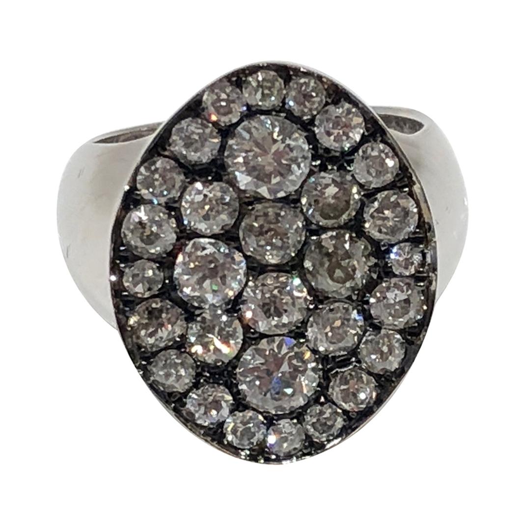 Bague sigillaire Valmonte en diamant pavé face, par Martyn Lawrence Bullard