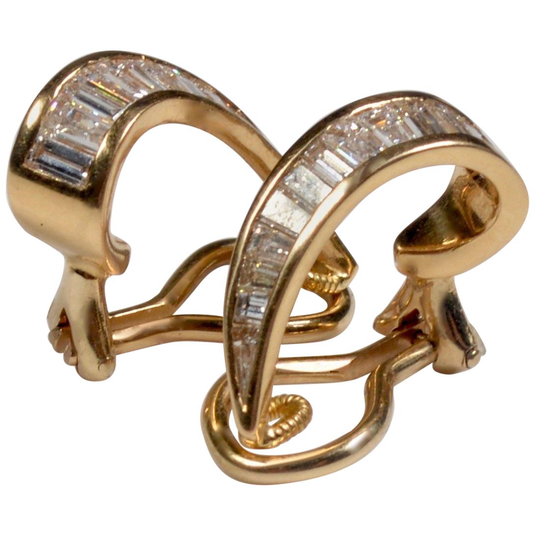 18 Karat Gold and Baguette Diamond Clip on Earrings For Sale