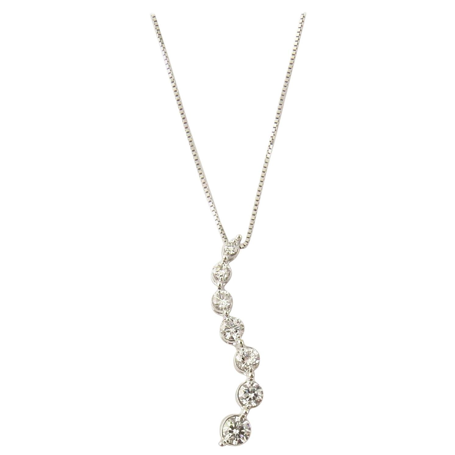 14 Karat White Gold Graduated Diamond Pendant Necklace