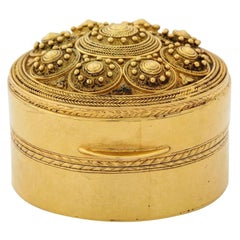 Italian 14 Karat Gold Round Box Bomboniere, in the Archaeological Style