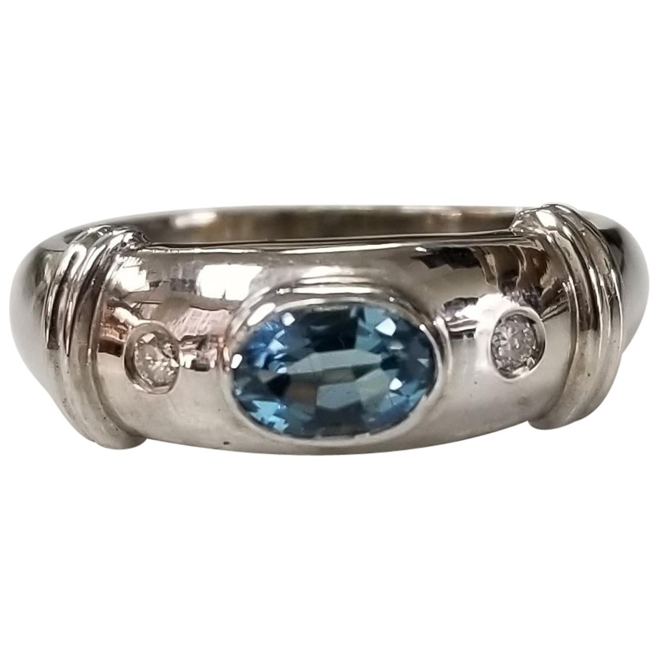 Blauer Topas und Diamant-Ring