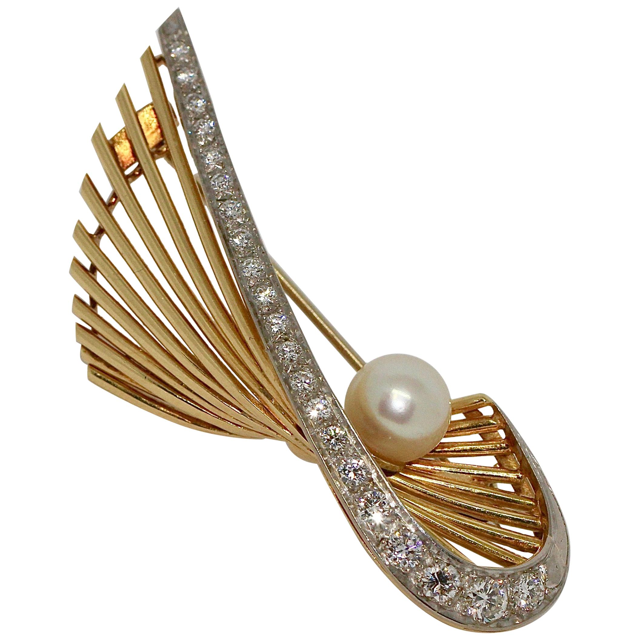 18 Karat Gold Brooch with 21 Diamonds and Cultured Pearl