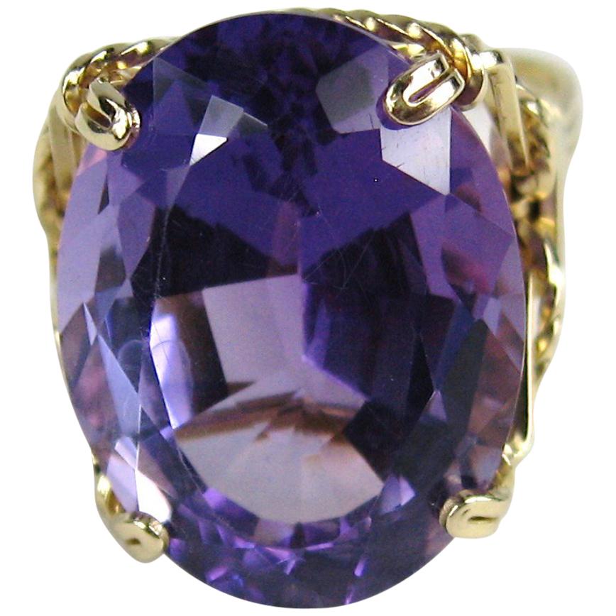 14 Karat Gold 17.25 Carat Amethyst Ring For Sale