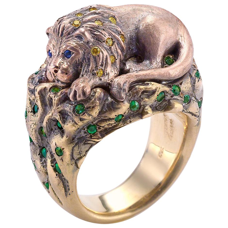 Wendy Brandes 18K Gold Lion Ring With Sapphire Eyes and a Secret Inside For Sale