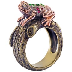 Wendy Brandes Anillo Único de Oro de 18 K y Piedras Preciosas Rana con Príncipe Oculto