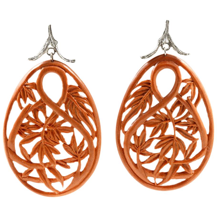 Earrings in 18 Karat White Gold with Carved Bamboo For Sale