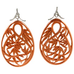 Earrings in 18 Karat White Gold with Carved Bamboo