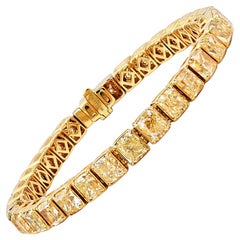 32.09 Carat Fancy Intense Yellow Radiant Shape Diamond 18 Karat Gold Bracelet