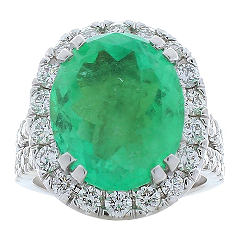 7.50 Carat Oval Cut Green Emerald and Diamond Cocktail Ring in 18 Karat Gold